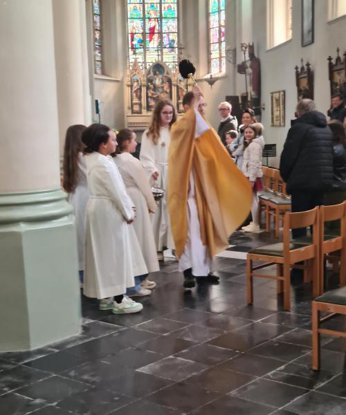 Paasviering in de Sint-Amanduskerk te Wingene 
