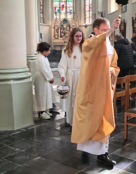 Paasviering in de Sint-Amanduskerk te Wingene 