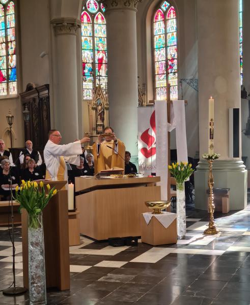Paasviering in de Sint-Amanduskerk te Wingene 