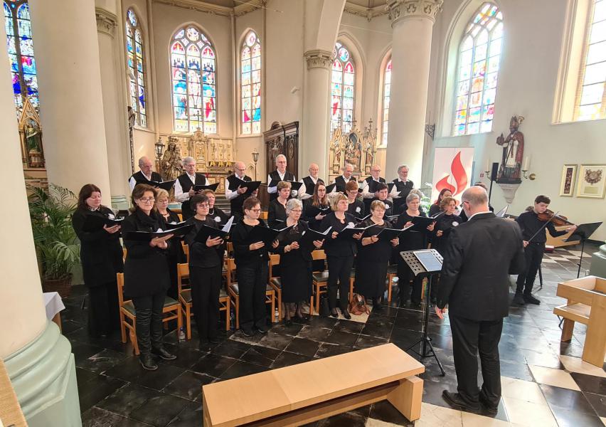 Paasviering in de Sint-Amanduskerk te Wingene 