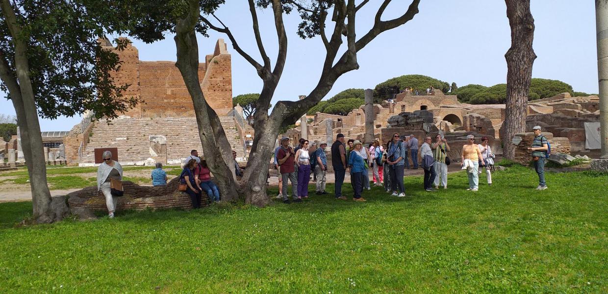 Rome-bedevaart Sint-Corneliusparochie Ninove - 8-11 april 2024 - Ostia Antica © Carina Servranckx