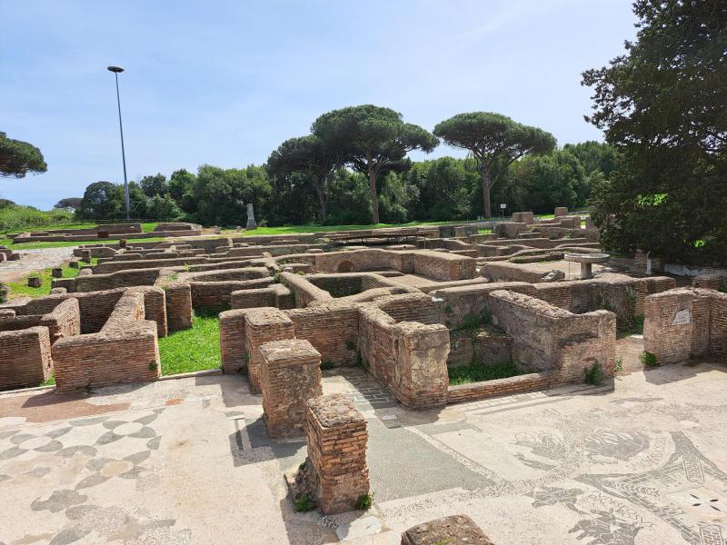 Rome-bedevaart Sint-Corneliusparochie Ninove - 8-11 april 2024 - Ostia Antica © Lieve Torrekens