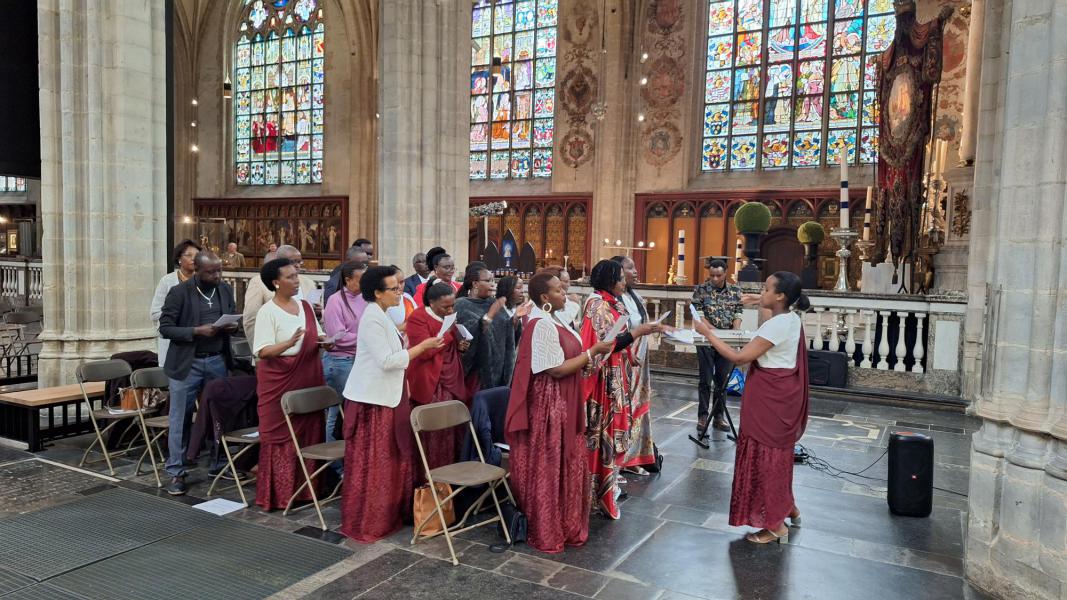 Internationale viering 16 juni Antwerpen zang © Ninia Lucas voor Bisdom Antwerpen