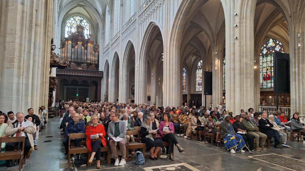 Internationale viering 16 juni Antwerpen sfeerbeeld viering © Ninia Lucas voor Bisdom Antwerpen