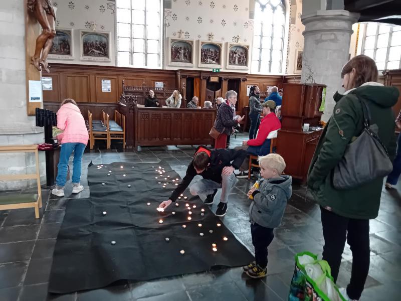 Lichttapijt in de kerk © PM