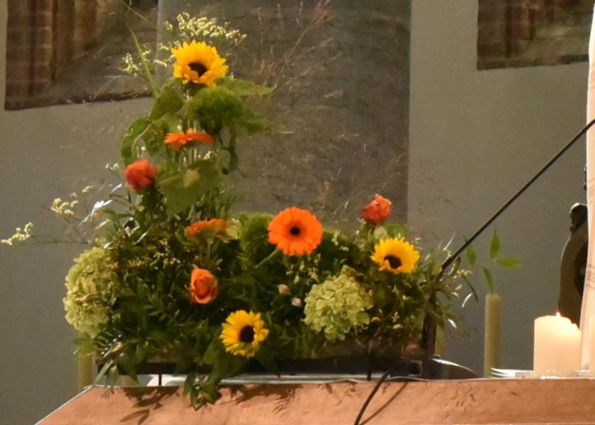 2025 startviering - bloemencreatie van een vrijwilligster © Pastorale Eenheid O.L.V. Krekedal Kortemark