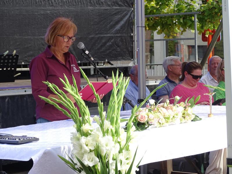 Eucharistieviering op het kerkplein in Wingene 