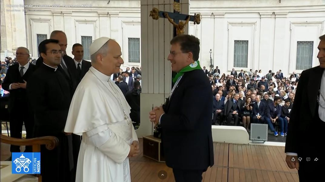 Bisschop Lode groet Paus Leo in naam van de bedevaart © Bart Lagrange
