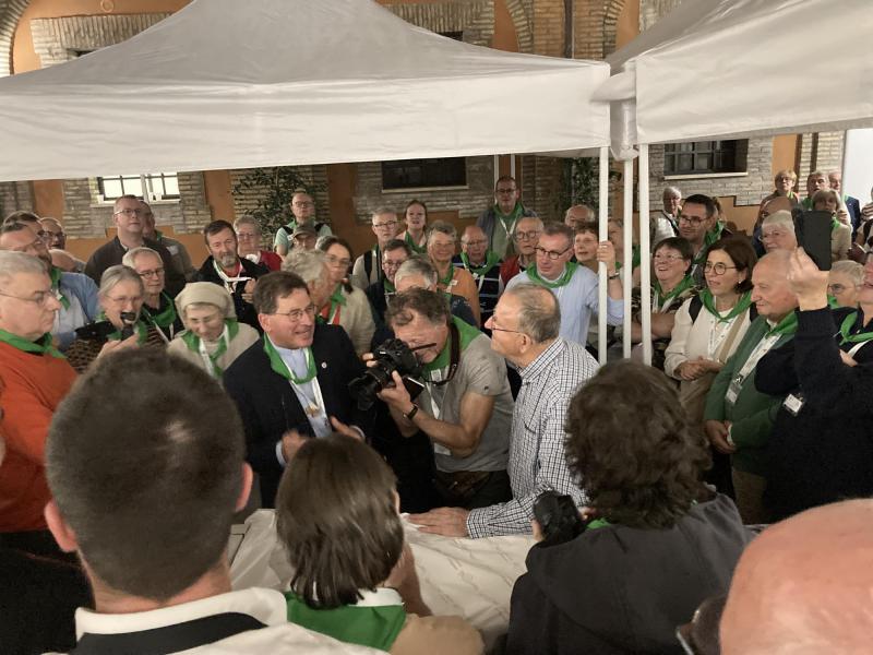 Bisschop Lode spreek een woord van dank uit net voor het aansnijden van de taart aangeboden door rector Gaby Quicke.  © Bart Lagrange