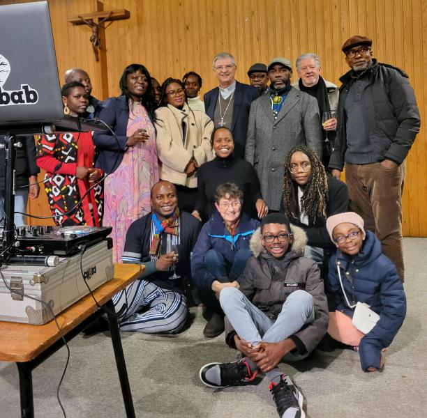 De Bisschop met een delegatie van de Turnhoutse Afrikaanse gemeenschap, Afrikazondag 2025 © Paul Renders