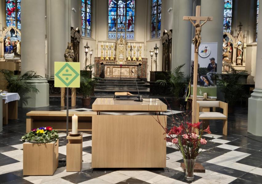 Aswoensdag in de Sint-Amanduskerk in Wingene 