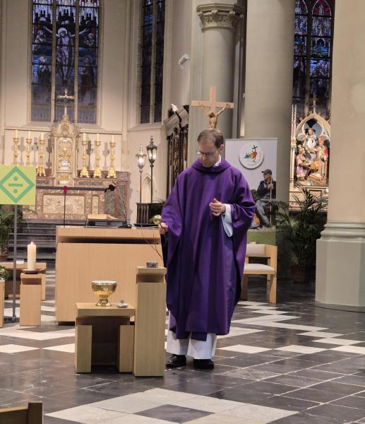 Aswoensdag in de Sint-Amanduskerk in Wingene 