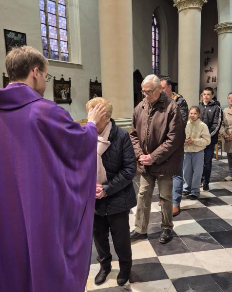 Aswoensdag in de Sint-Amanduskerk in Wingene 