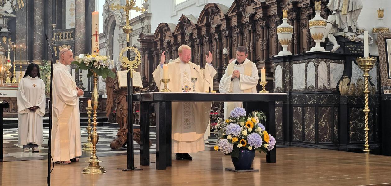 Dankviering priester Hylco Meirlaen - Abdijkerk Ninove - 15 augustus 2025 © Philippe Meyer