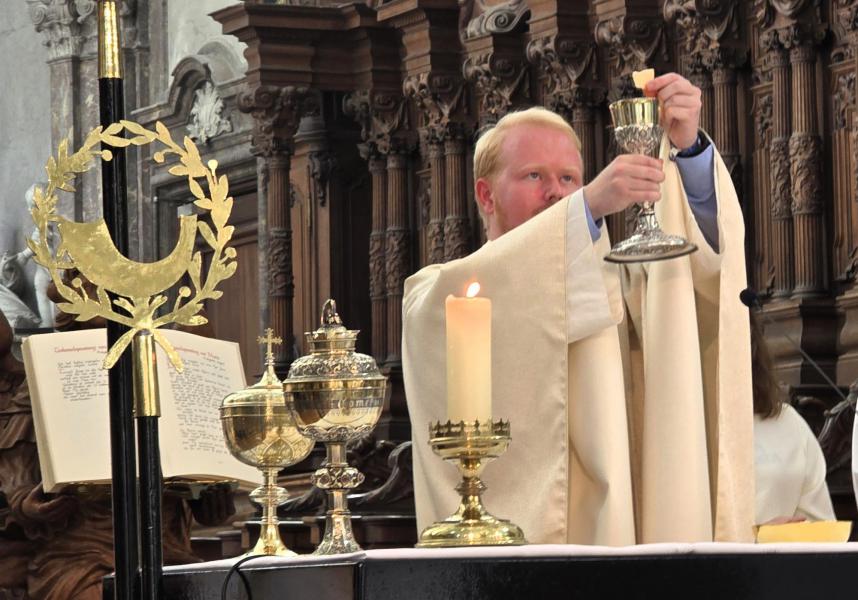 Dankviering priester Hylco Meirlaen - Abdijkerk Ninove - 15 augustus 2025 © Philippe Meyer