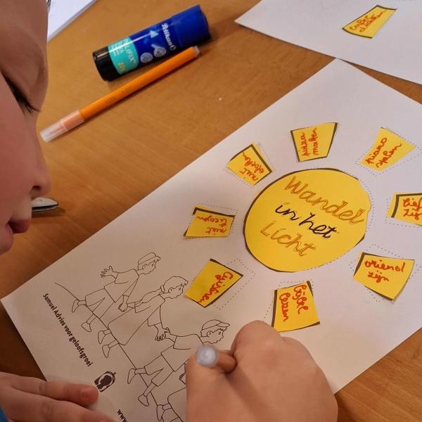 Kindernevendienst © M Schilperoord