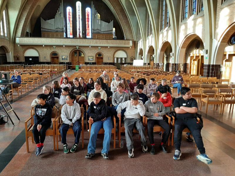 De vormelinegn leren pater Damiaan kennen 