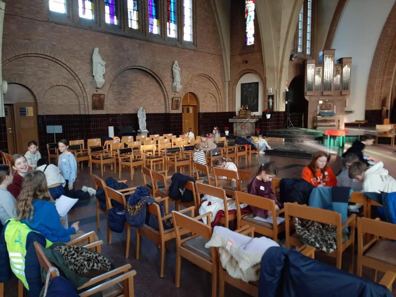 De vormelinegn leren pater Damiaan kennen 