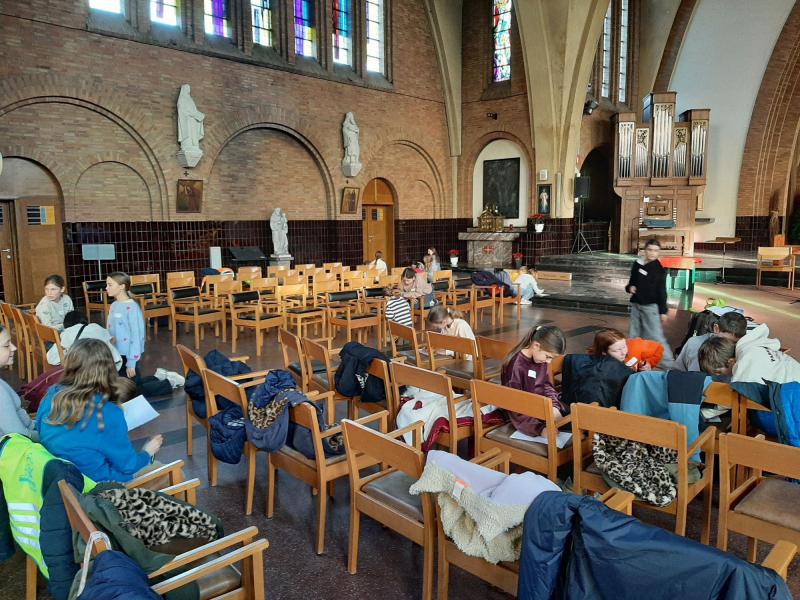 De vormelinegn leren pater Damiaan kennen 