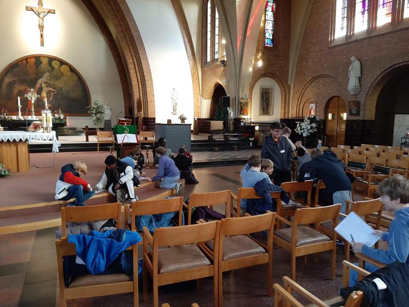 De vormelinegn leren pater Damiaan kennen 