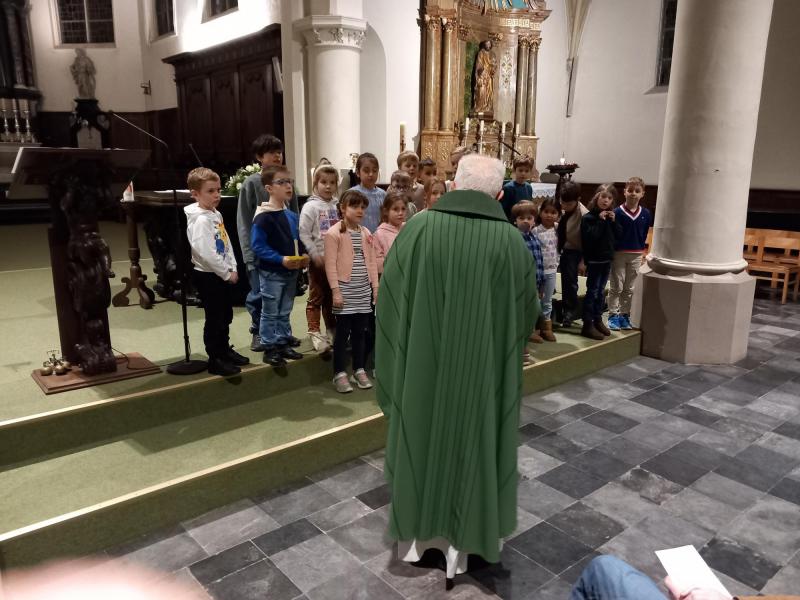 De eerste communicanten geven hun naam op 