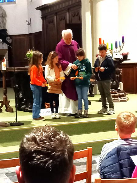 Tweede ingroeiviering van de eerste communicanten 