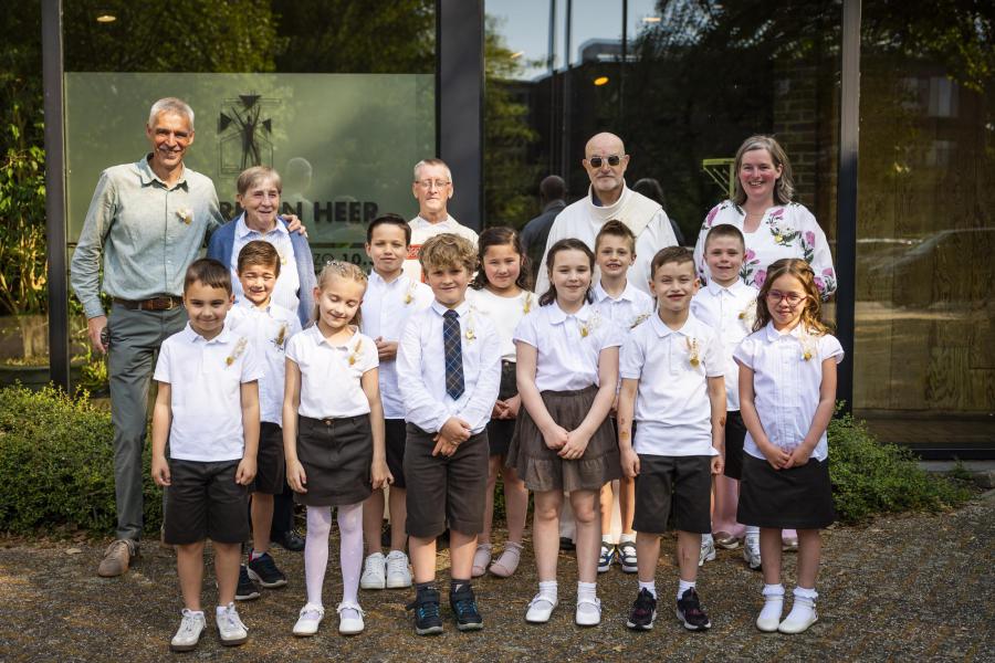 9 mei, eerste communie Heilige Familie Berchem © 't Fotograafken, Belsele