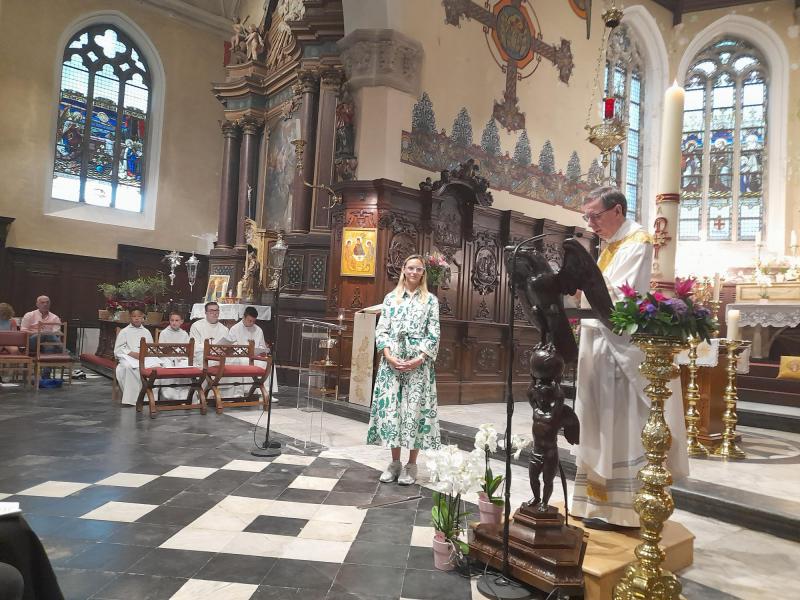 Bijbeloverhandiging © Parochie Maldegem