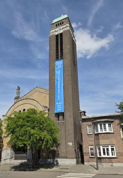 wimpel aan de toren © Mia Verbanck