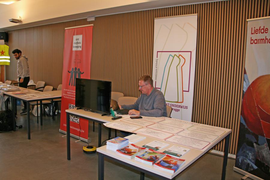 Infostand Sint-Michielsbeweging & Katholiek onderwijs Vlaanderen © CCV in het bisdom Brugge
