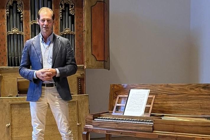 Joris Potvlieghe, bouwer van het Contius orgel bespeelde clavicord © Fabienne Legrand