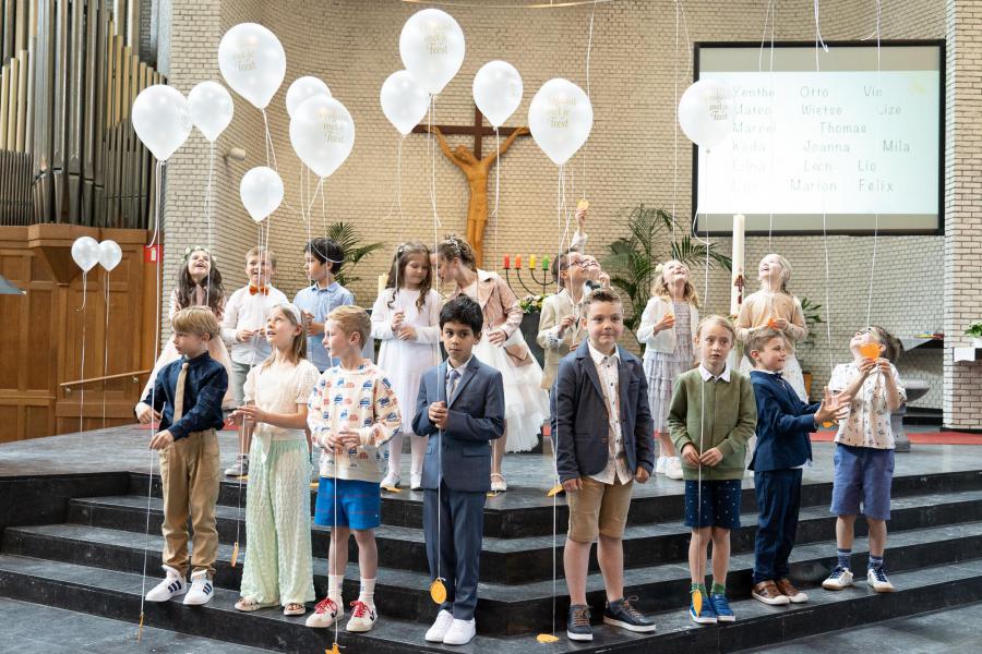 Op 14 mei deden 17 kinderen hun eerste communie in Pius X © 't Fotograafken, Belsele