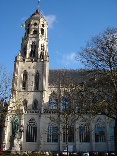 Buitenzijde Sint-Gummaruskerk 