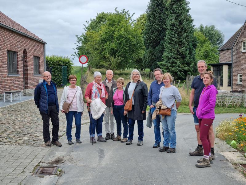 de wandelaars naar de kerk van Denderhoutem © Patrick Cornelis