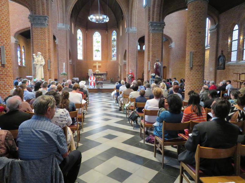 Met de steun van de gemeenschap, vrienden en familie. © Mariette Dhondt