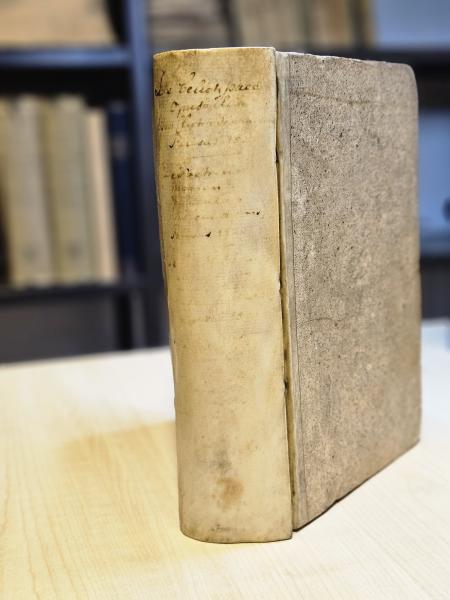 Handgeschreven titels op de rug © Bibliotheek Grootseminarie