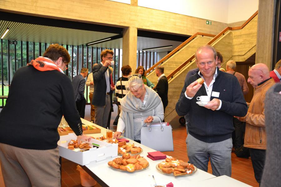 Feestelijk onthaal met koffiekoeken op het IPB-Forum 