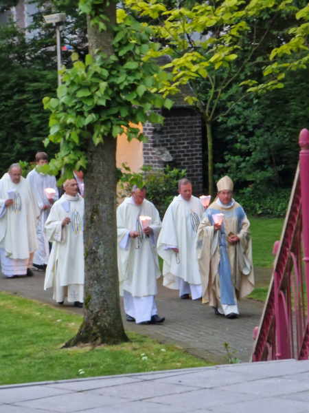 Kaarsenprocessie met bisschop Lode Aerts. © Thierry Christiaens