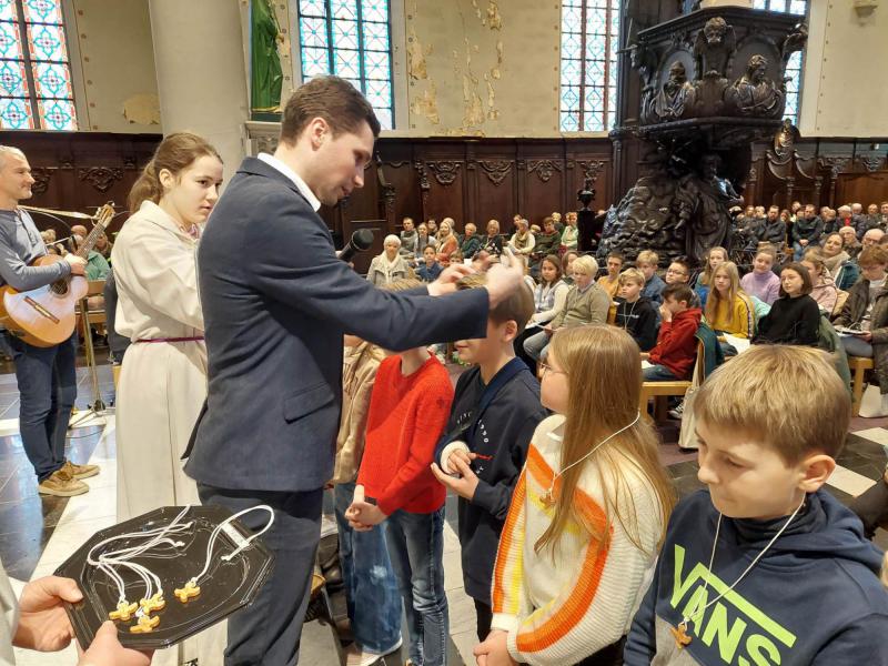 Naamopgave & Kruisoplegging vormelingen Mere 