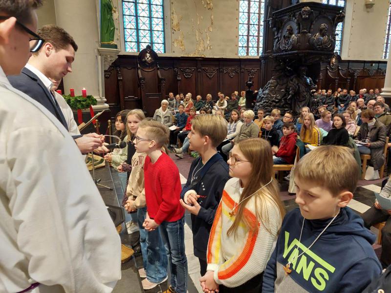 Naamopgave & Kruisoplegging vormelingen Mere 