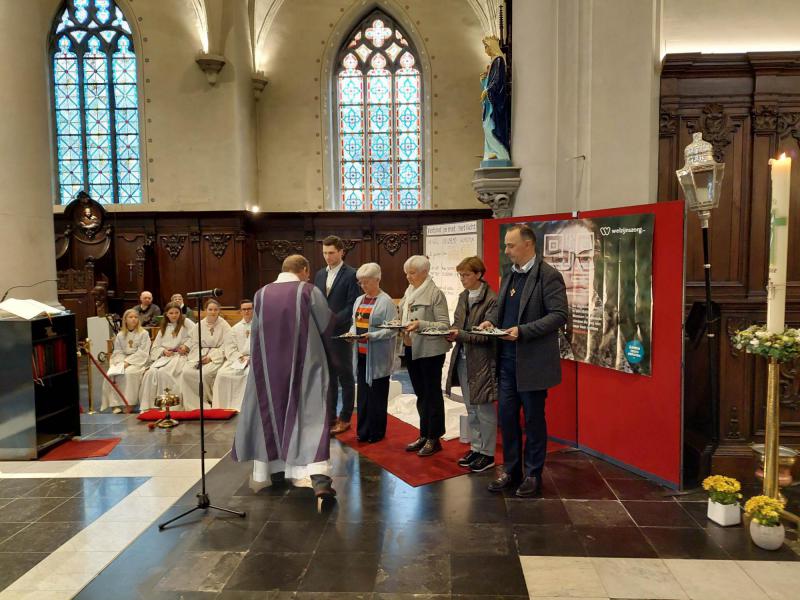 Naamopgave & Kruisoplegging vormelingen Mere 