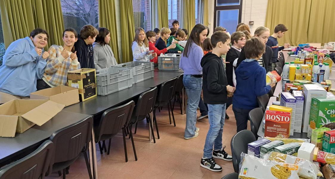 Vormelingen van onze pastorale zone zetten zich in voor het goede doel. 