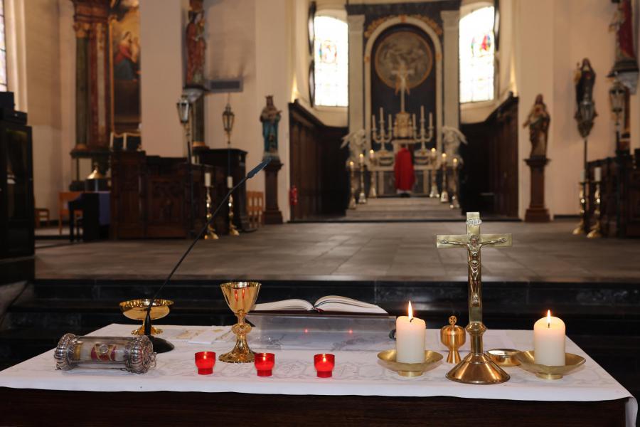 Sint-Aldegondisnoveen in de kerk van Zwevezele - Ziekenzalving 