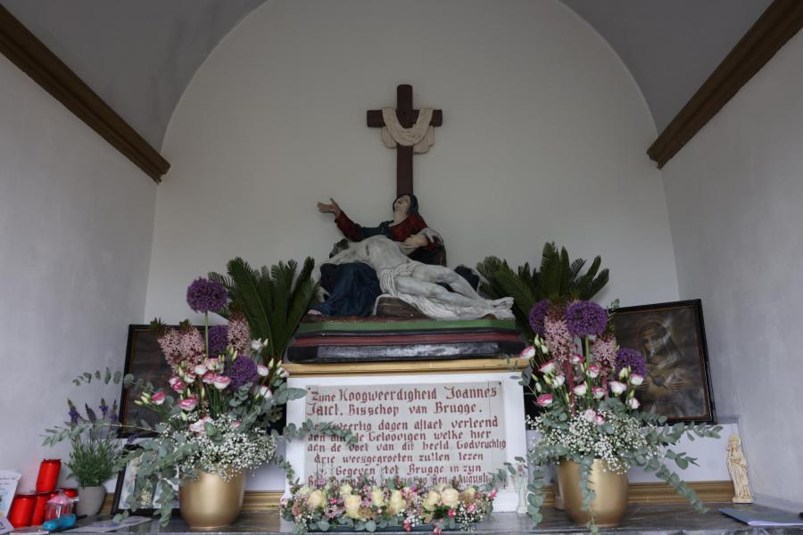 Herinwijding kapel van O.L.V. van Smarten in Zwevezele 