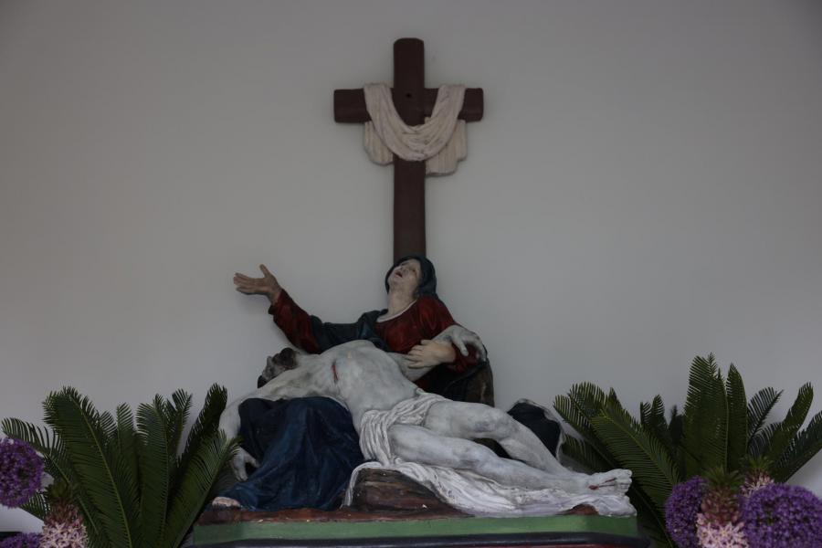 Herinwijding kapel van O.L.V. van Smarten in Zwevezele 