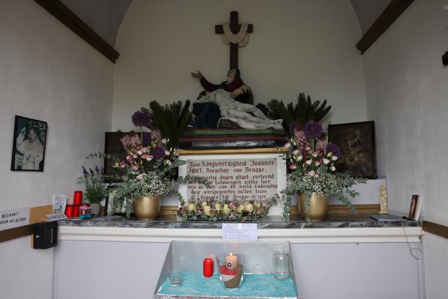 Herinwijding kapel van O.L.V. van Smarten in Zwevezele 