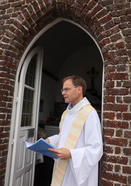 Herinwijding kapel van O.L.V. van Smarten in Zwevezele 