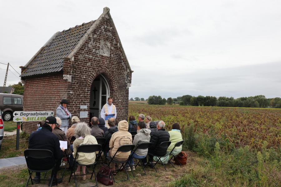 Herinwijding kapel van O.L.V. van Smarten in Zwevezele 