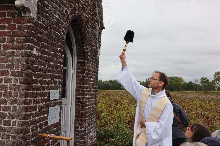 Herinwijding kapel van O.L.V. van Smarten in Zwevezele 
