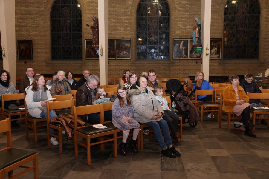 Maria-Lichtmis in de Sint-Aldegondiskerk in Zwevezele op zaterdag 8 februari 